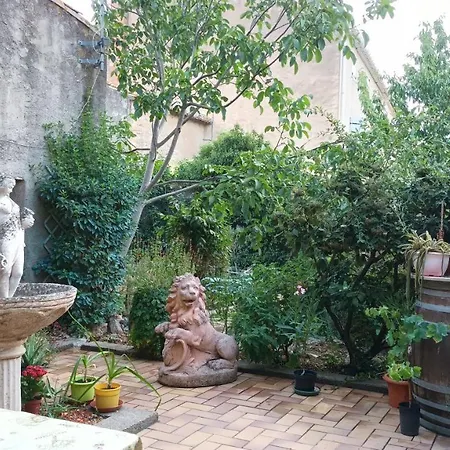 招待所 The - With Garden